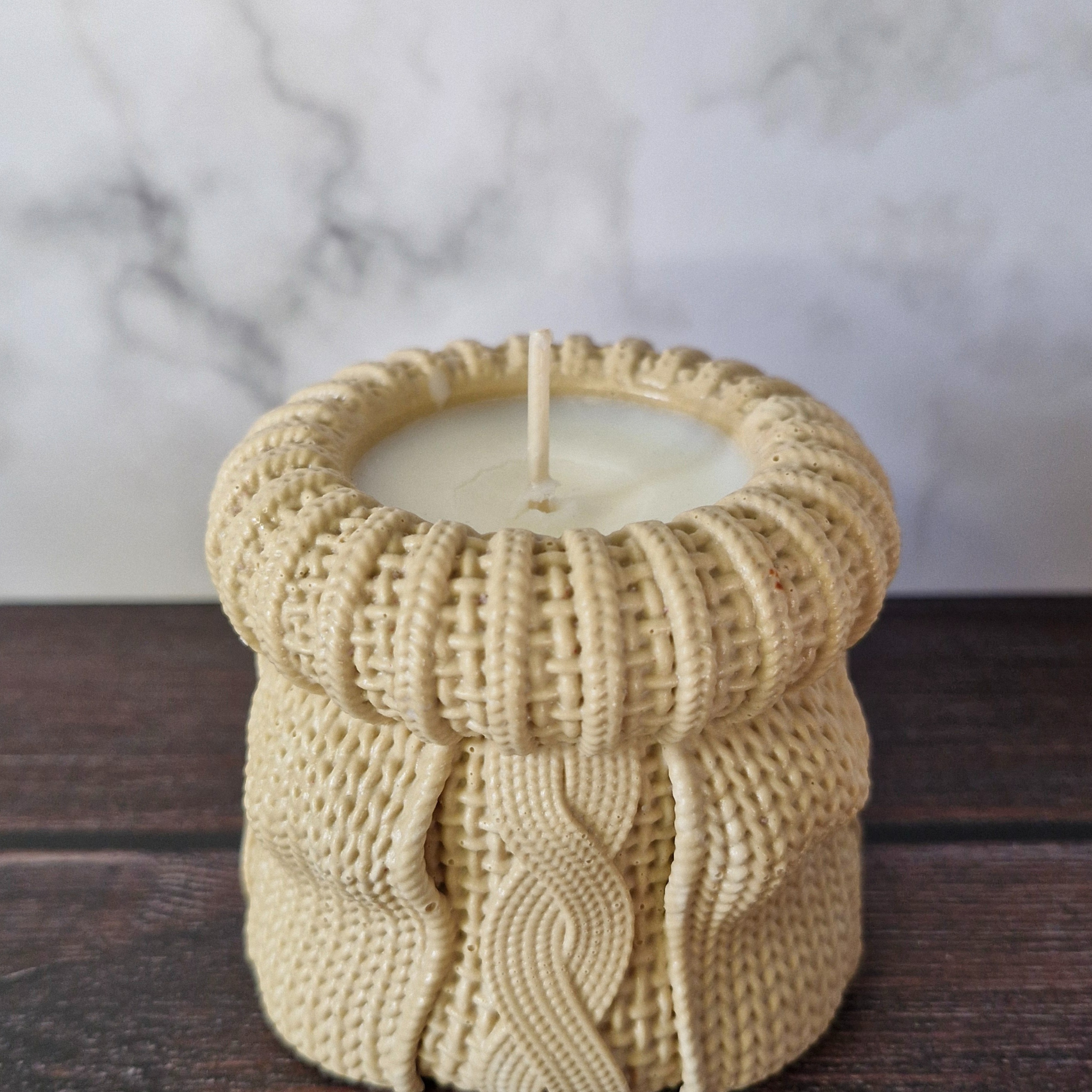 🕯️ Bougie parfumée Vanille – Pot effet pull en raysin