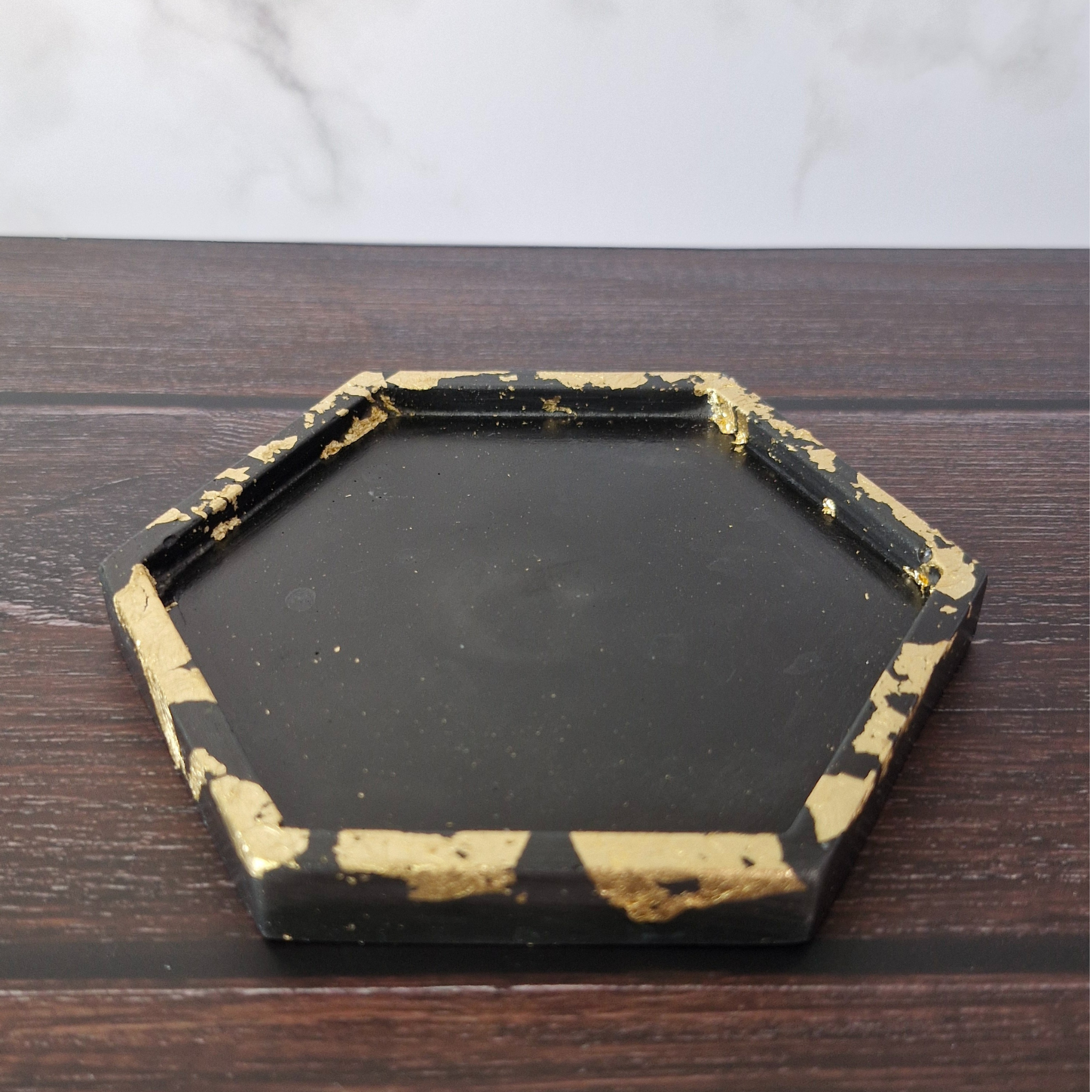 🖤 Plateau décoratif hexagonal en raysin noire – Finition paillette d’or